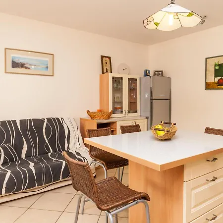 Ella Sea View Apartment Bol